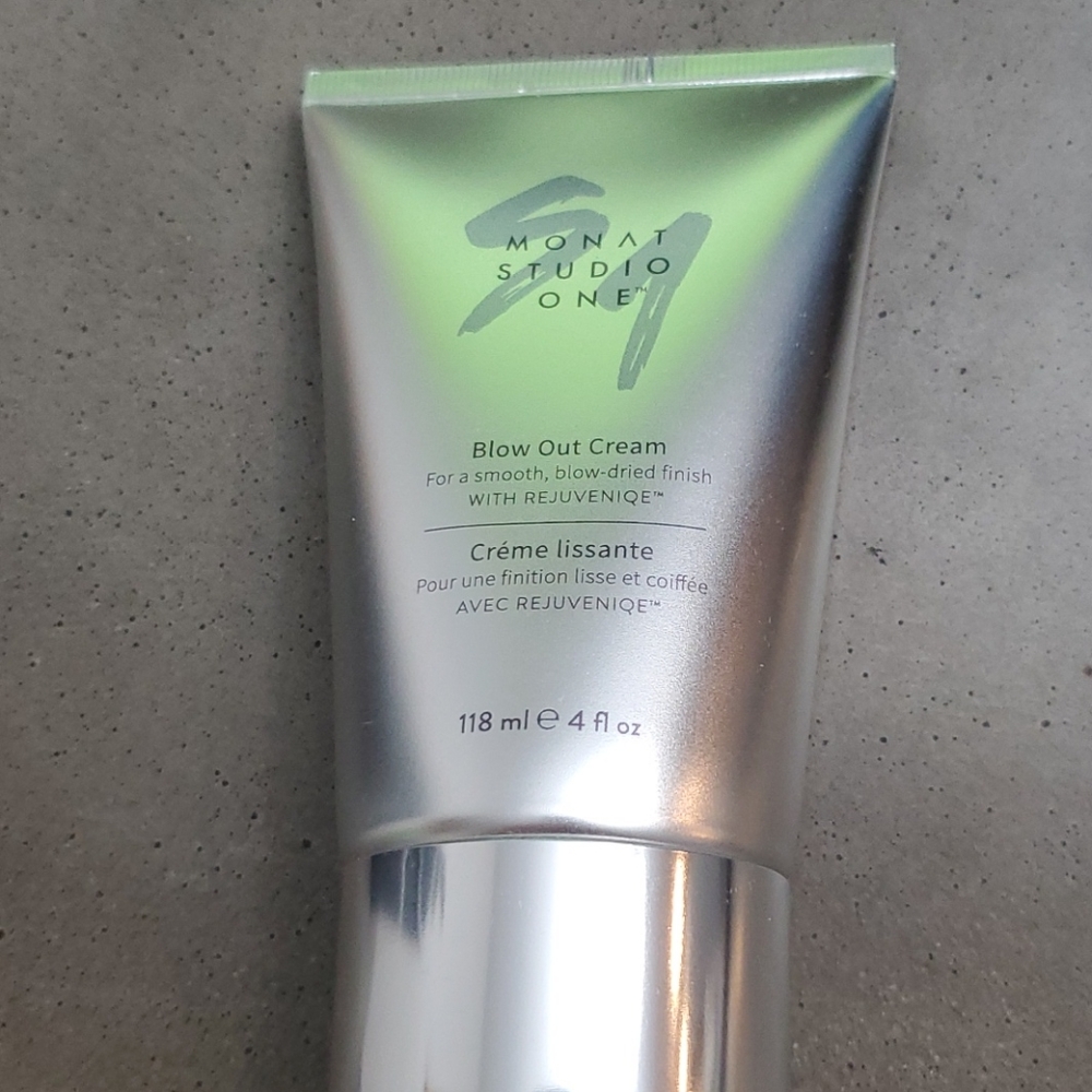 Monat Blow Out Cream
